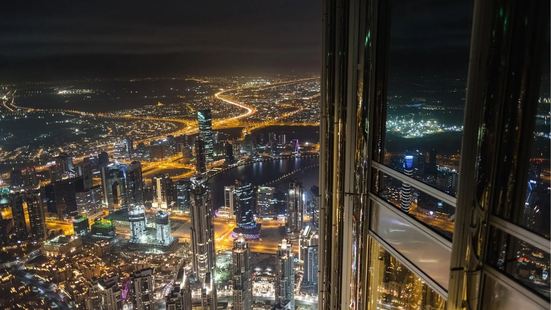 Downtown Dubai is a vibrant hub that epitomizes luxury living in the heart of the city. Known for its iconic