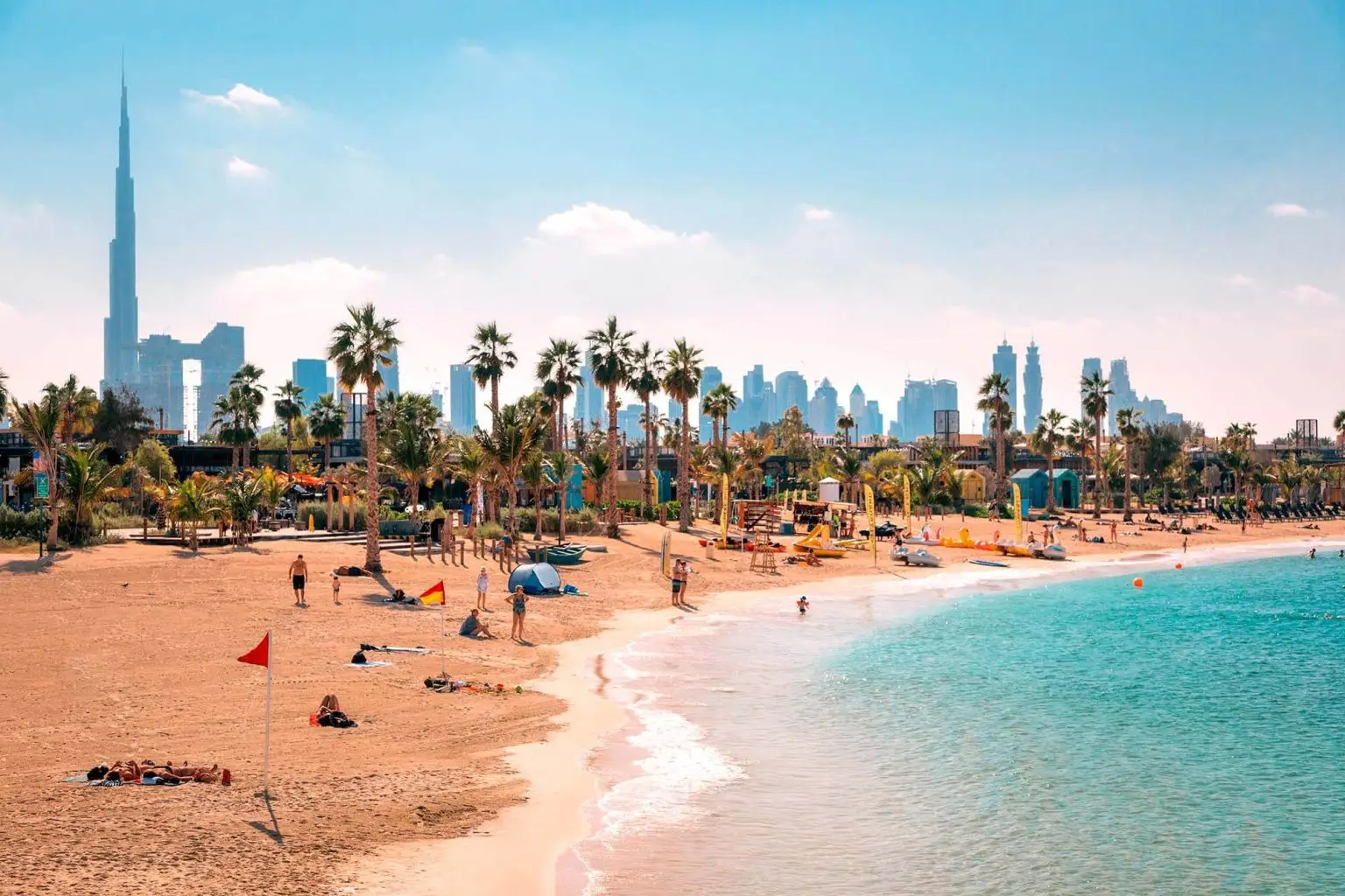 Dubai, a dazzling oasis in the heart of the Arabian Desert, is known for its stunning skyline, luxurious shopping, and vibrant nightlife. Best Outdoor Activities in Dubai